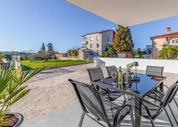 Veluana 2 With Terrace Apartment Pula