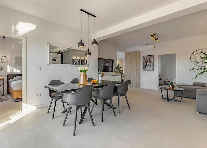Veluana 2 With Terrace Apartment *