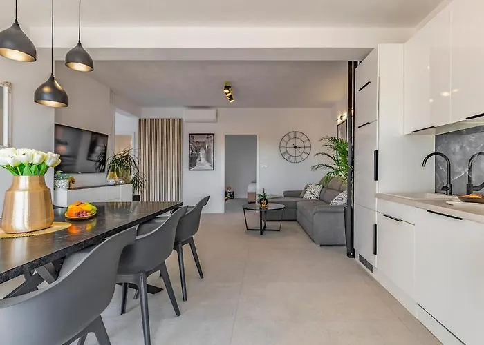 Veluana 2 With Terrace Apartment Pula