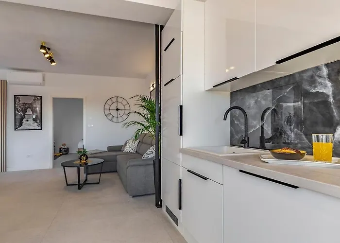Veluana 2 With Terrace Apartment