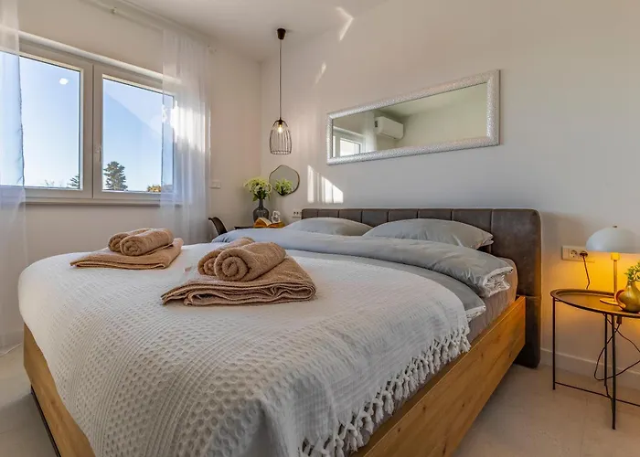 Veluana 2 With Terrace Apartment *