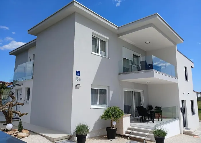 Veluana 2 With Terrace * Pula