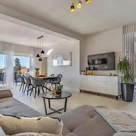 Veluana 2 With Terrace Apartment