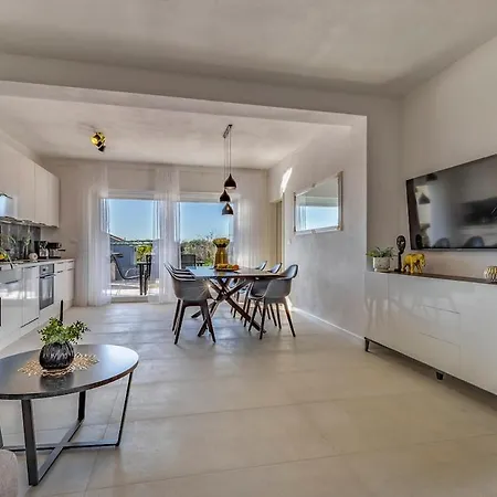 Apartment Veluana 2 With Terrace