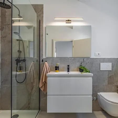 Veluana 2 With Terrace Apartment