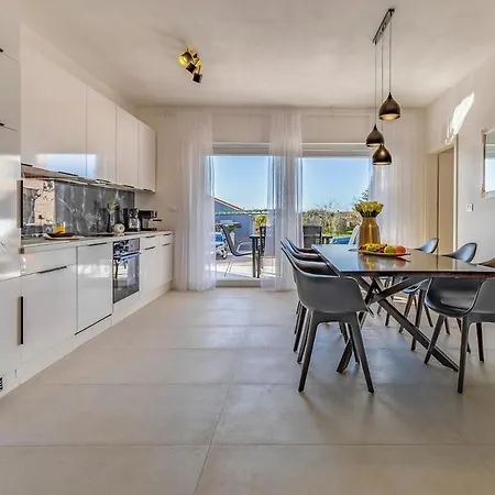 Apartment Veluana 2 With Terrace