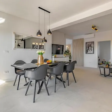 Veluana 2 With Terrace Apartment *