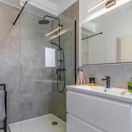Apartment Veluana 2 With Terrace Pula