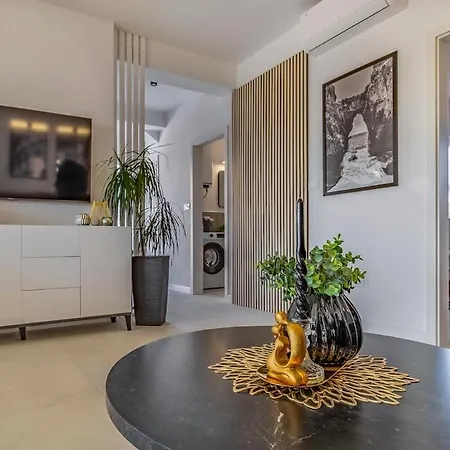Veluana 2 With Terrace Apartment