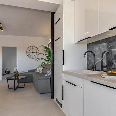 Veluana 2 With Terrace Apartment