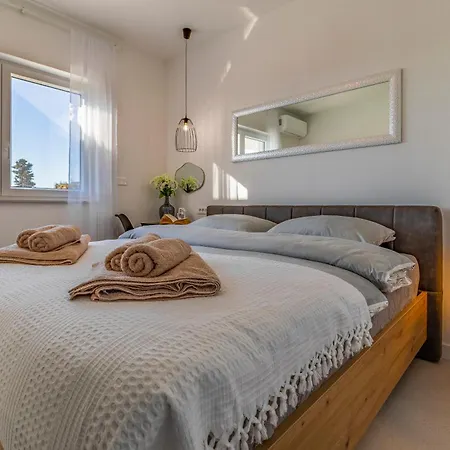 Veluana 2 With Terrace Apartment *