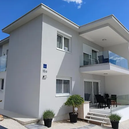 Veluana 2 With Terrace * Pula