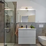 Veluana 2 With Terrace Apartament