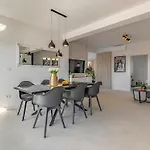 Veluana 2 With Terrace Apartament *