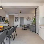 Veluana 2 With Terrace Apartament Pula