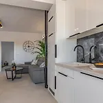 Veluana 2 With Terrace Apartament