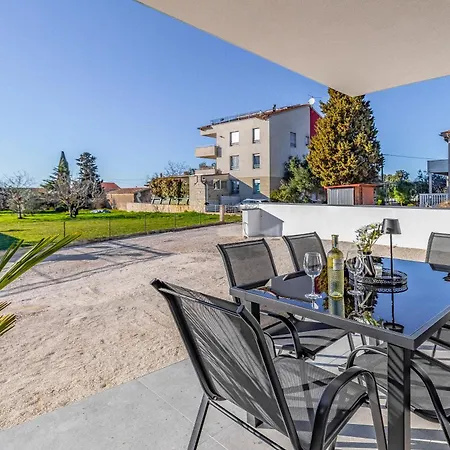 Veluana 2 With Terrace Apartament Pula